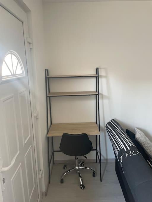 Charmant Appartement Avec Parking Privee Buxerolles Exterior photo